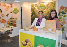 Frutireyes export goldenberrys and exotics from Colombia, with Andrea Tapias and Elena Olmo were seeing to trade visitors.